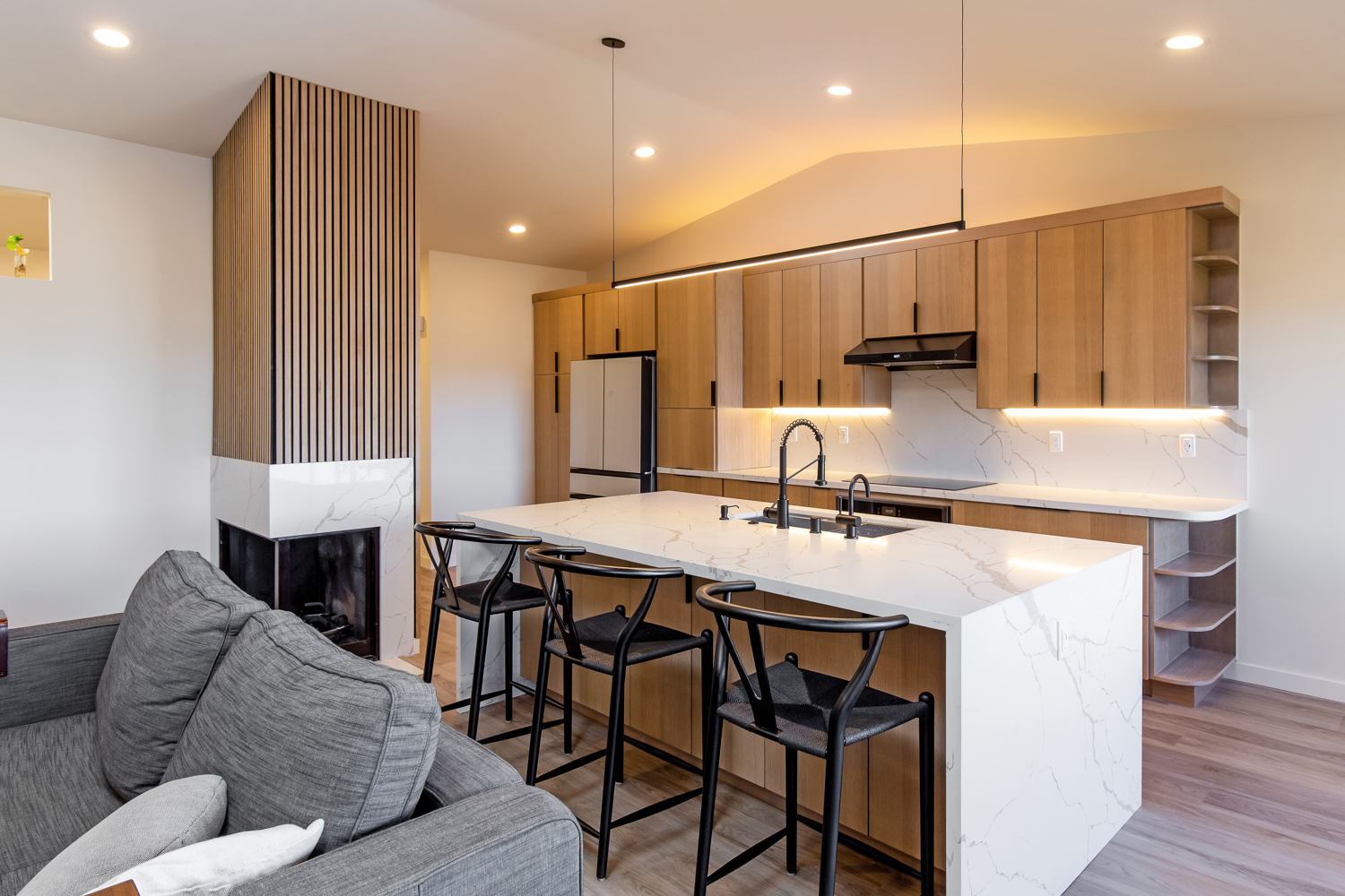 https://landmarkstonedesign.com/wp-content/uploads/2023/05/West-Ridge-Ct-32-Castro-Valley-HB-Kitchen-Bath-7.jpg